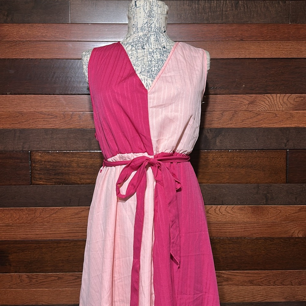 No Brand Tag Two-Tone Pink Sleeveless Dress - Picture 4 of 9